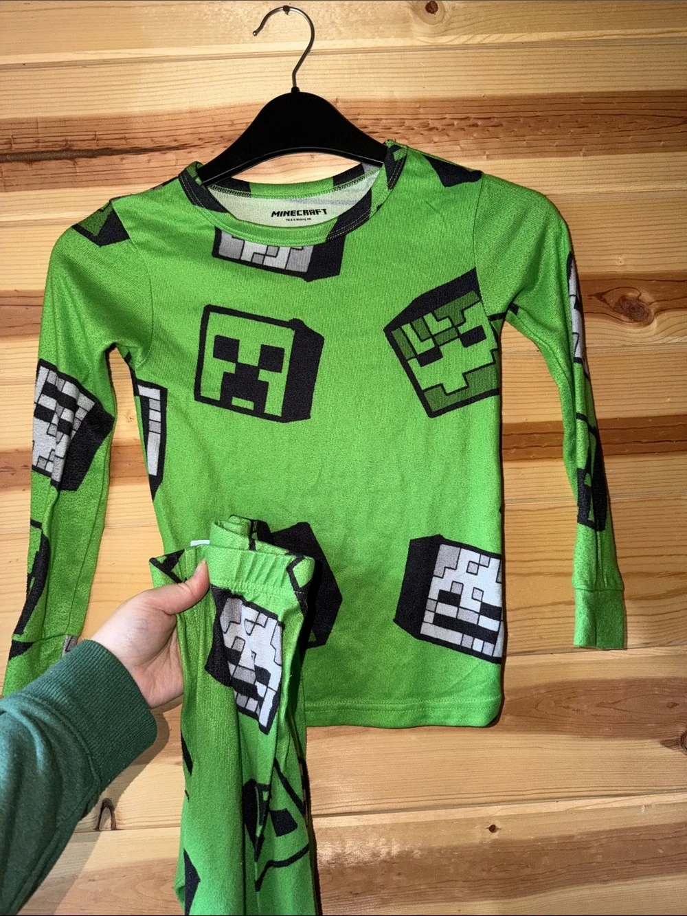 Minecraft Kids' Green Creeper Print Long-Sleeve Pajama Top